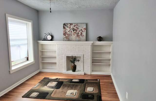 6635 South Ellis Avenue Gallery 3