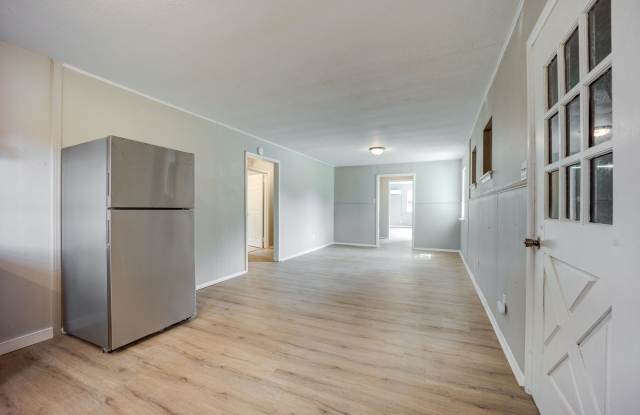 FREE MONTH RENT! Freshly Updated 3 Bedroom House Gallery 4