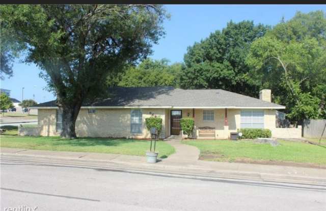549 Sharp Dr - 549 Sharp Drive, DeSoto, TX 75115