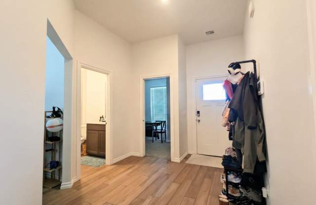 Beautiful 4-Bedroom Yukon Home with Study, 3 Full Baths & Fenced Backyard Gallery 3