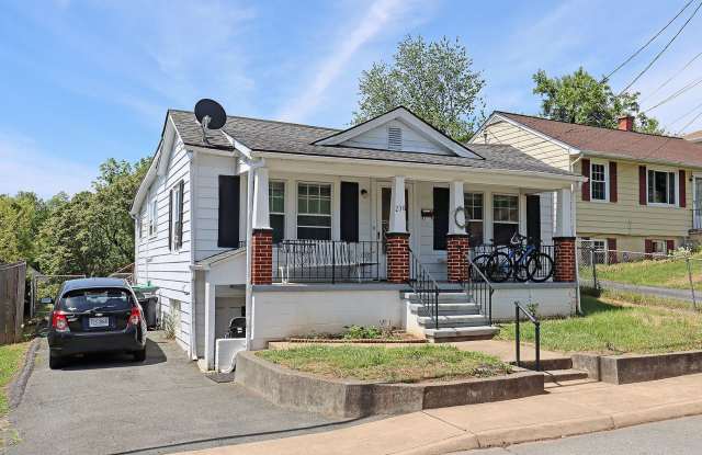 One Level City Living With Large Yard photos photos