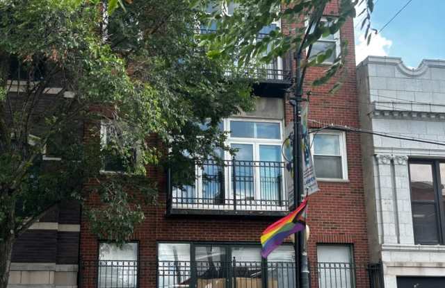 Spacious 3 Bed, 2 Bath Condo - 1800 Sq Ft with Separate Living Room in Lakeview! photos photos
