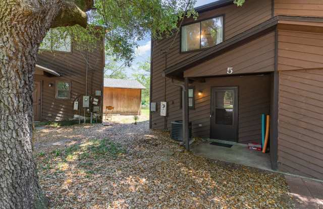WATERFRONT BOATDOCK | FULLY FURNISHED | UTILITIES INCLUDED | MINUTES FROM NAS PENSACOLA Gallery 4