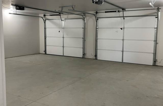 122 South Russell Avenue Gallery 3