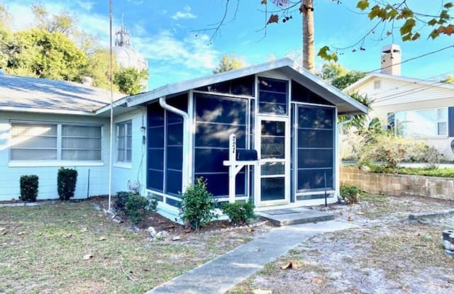 221 E. 11th Avenue - 221 East 11th Avenue, Mount Dora, FL 32757