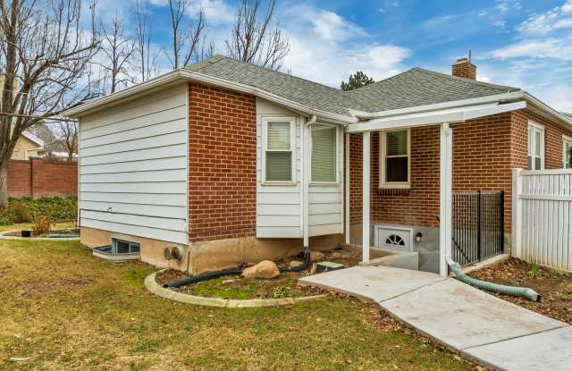 2925 White Circle Gallery 2