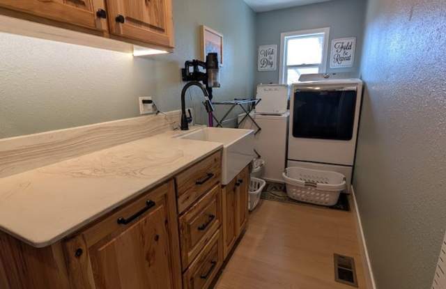 Beautiful 5 Bedroom 3 Bath Cottonwood House Gallery 4
