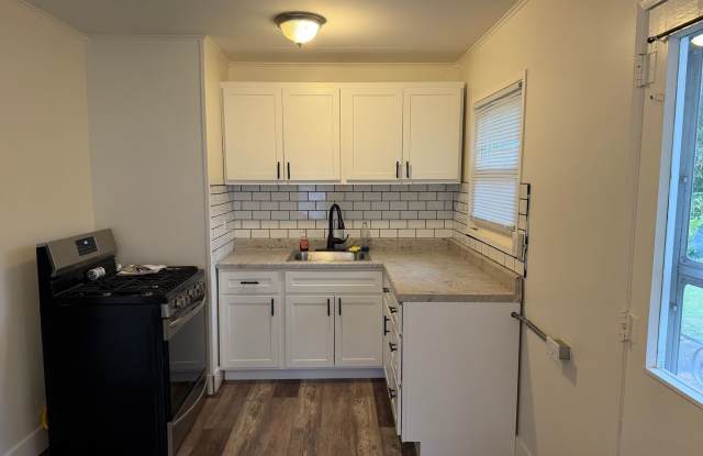 Charming 3BR House in Belleville Gallery 3