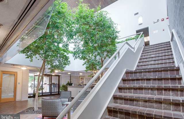 5641 BURKE CENTRE Gallery 4