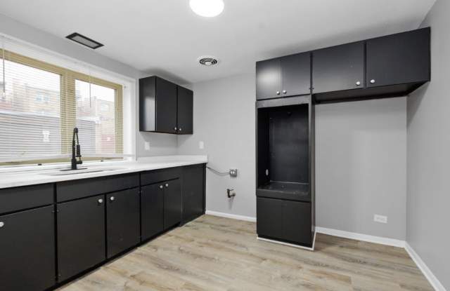 1826 W 107th St photos photos