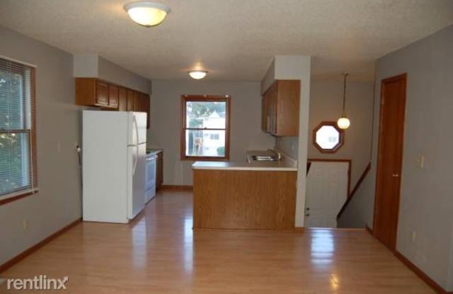 908 N Dodge St Gallery 2