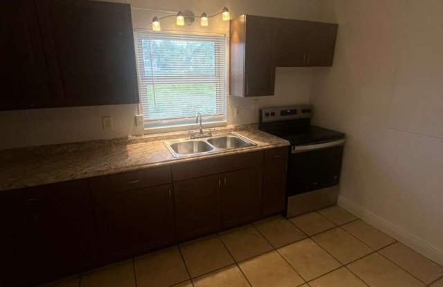 2/1 APARTMENT READY FOR RENT LONGTERM -- PET FRIENDLY -- FORT MYERS ** photos photos