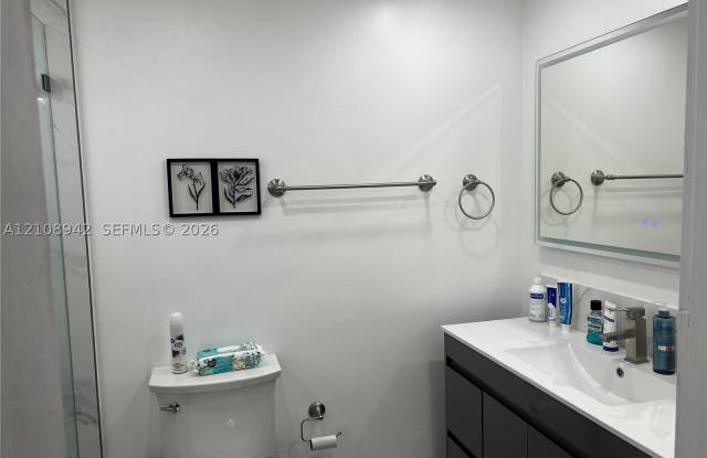 7211 NW 174th Ter Gallery 3