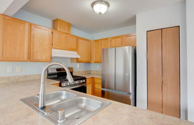 3 bed 2.5 bath Dog Friendly Townhome Gallery 4