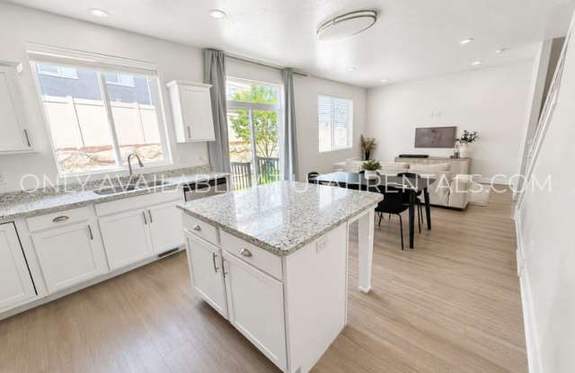 267 W Willow Creek Dr Gallery 3