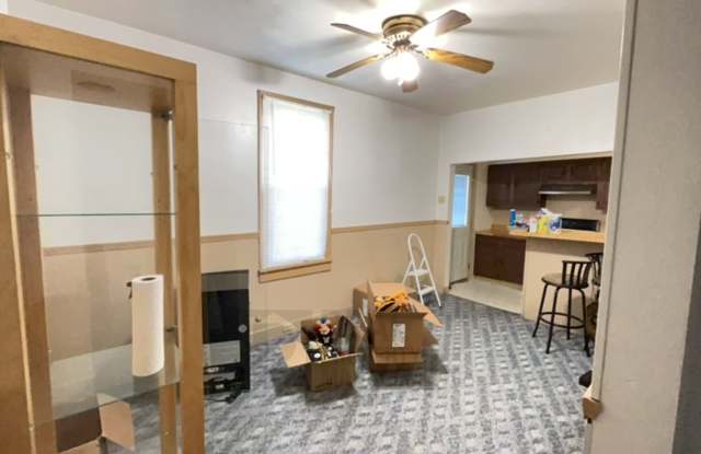 2 Bedroom/1 Bath with extra large yard in Carnegie! Gallery 3