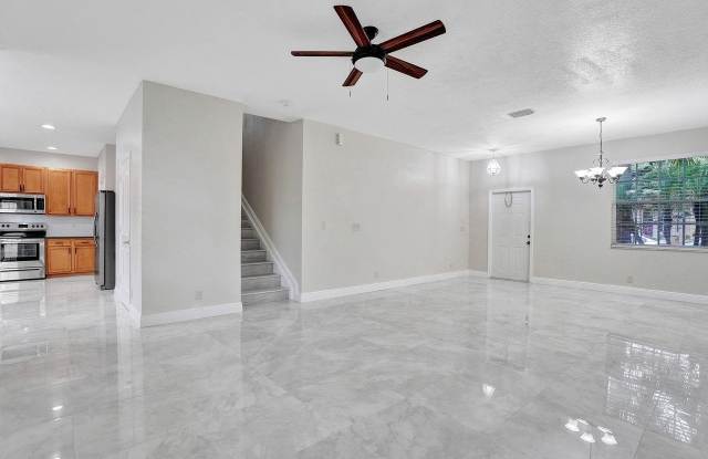 12645 NW 8th Court Gallery 4