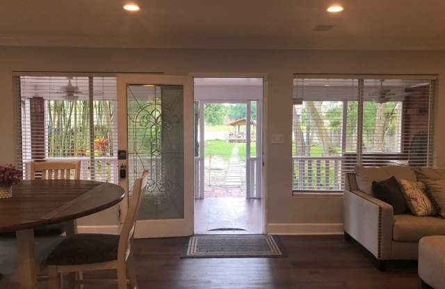 4124 N Riverside Dr Gallery 4