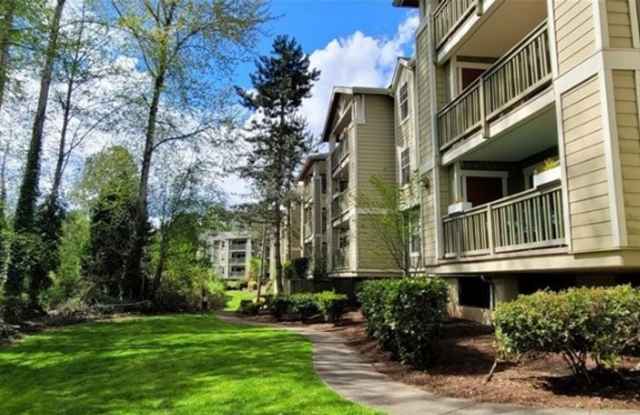1Bd/1Ba Kenmore Condo - 7711 Northeast 175th Street, Kenmore, WA 98028