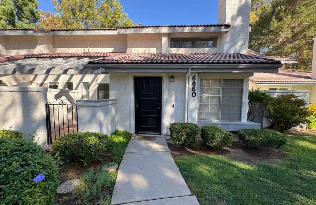Comfortable Oak Park Living Near Deerhill Park Gallery 1
