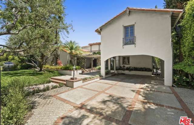 512 N Palm Dr Gallery 2