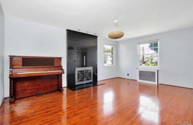 220 N Corona Avenue Gallery 4