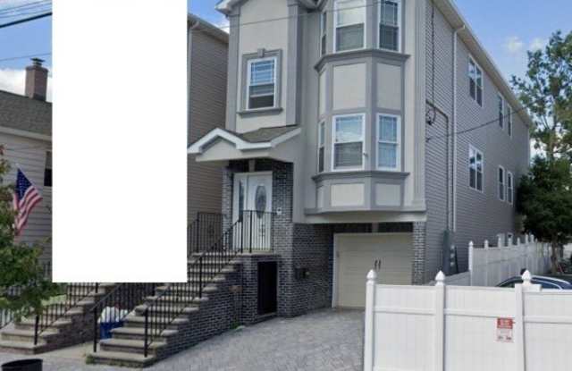25 Amity St photos photos