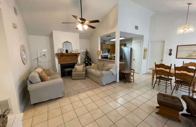 Well Maintained Duplex in Great Location! Gallery 3