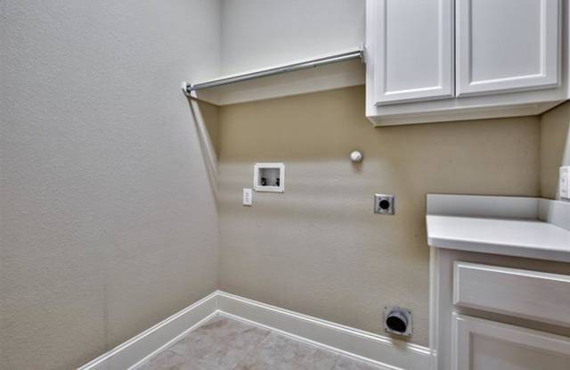 8260 Paisley Gallery 4
