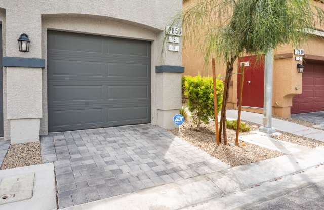 2-Bed, 2-Bath w/ 1-Car Garage Gallery 4
