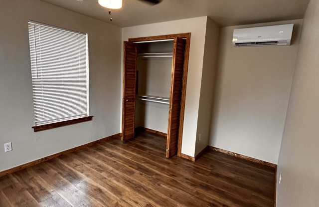 223 N Hickory St photos photos