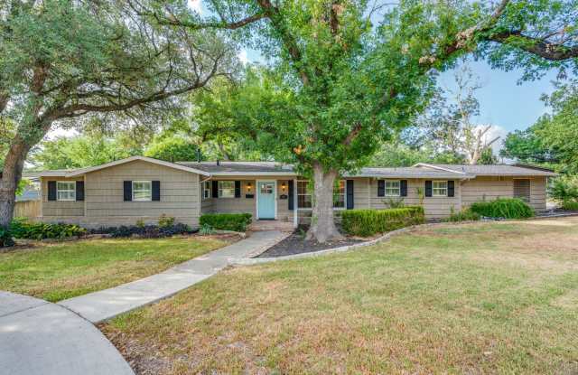 TERRELL HILLS 3-BEDROOM, SINGLE STORY Gallery 1
