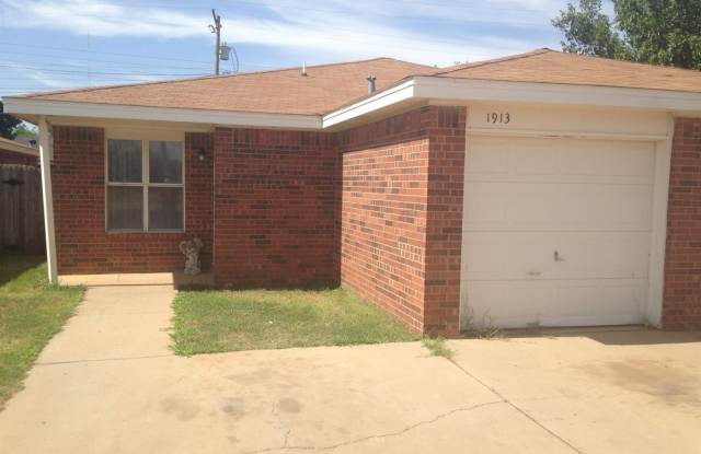 1913 S Loop 289 Gallery 2