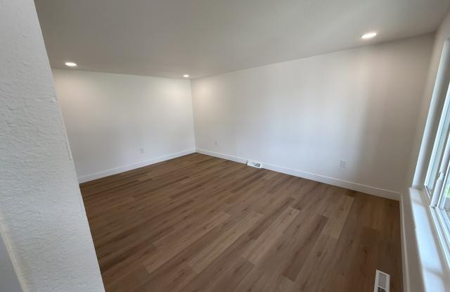 250 North 11th Court Gallery 3