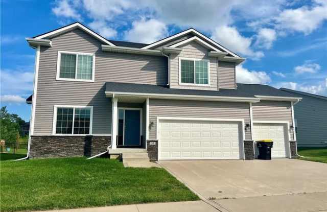 32 Southeast Pembrooke Lane - 32 Southeast Pembrooke Lane, Waukee, IA 50263