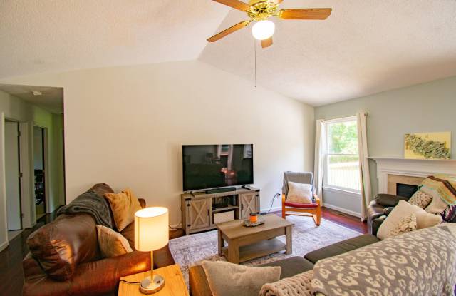 ✨ MOVE-IN SPECIAL- TWO WEEKS RENT FREE! Gallery 4