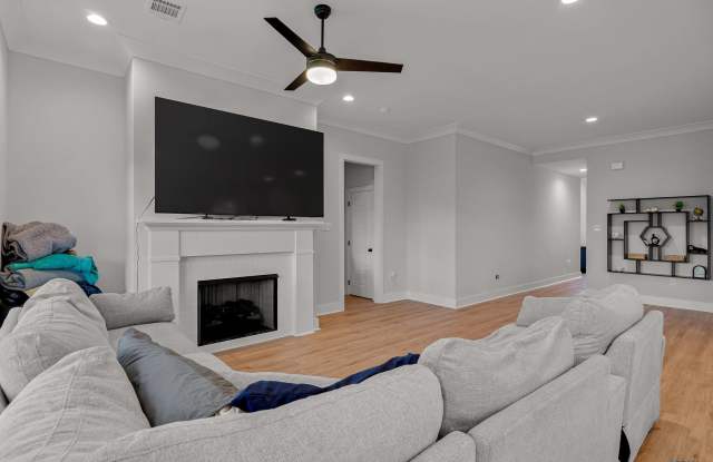 14436 Belle Maison Gallery 4