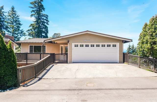 Versatile 5 Bedroom Retreat with Office and Outdoor Living in Burien photos photos