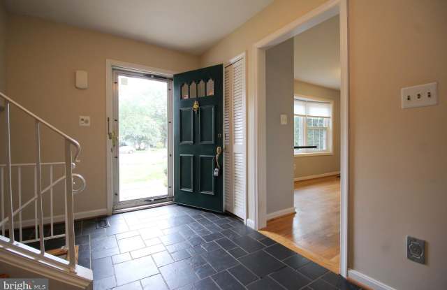 9920 TARTAN COURT Gallery 3