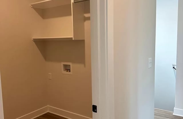 1120 North Broadview Lane - 1 Gallery 3