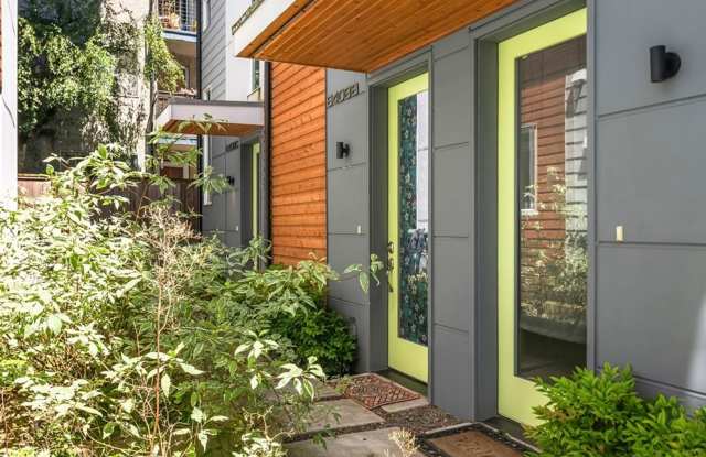 Chic Ballard Townhome with Views! Gallery 1