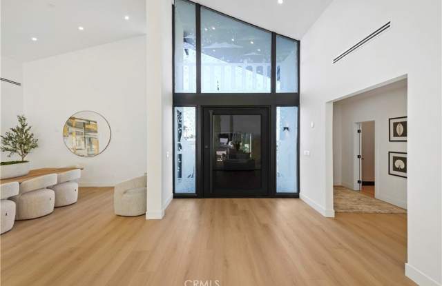 4230 Alonzo Avenue photos photos