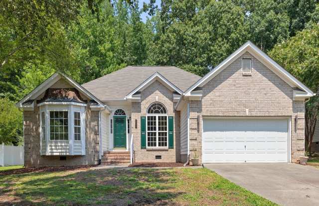 3 bed 2.5 Bathroom Ranch Style Home with Fenced In Yard photos photos