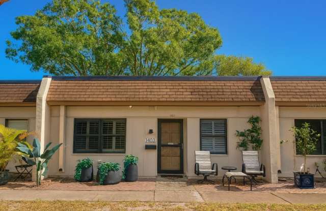 1403 ARROWHEAD CIRCLE W - 1403 Arrowhead Circle West, Clearwater, FL 33759