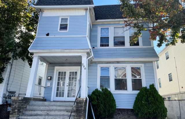 Spacious 3-Bedroom, 1-Bath Apartment with Pantry photos photos