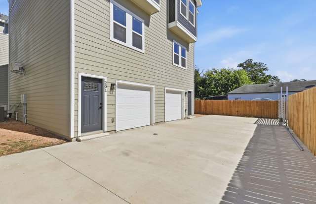 Brand-New 3-Story Modern Townhome Near Downtown & Southtown Gallery 4