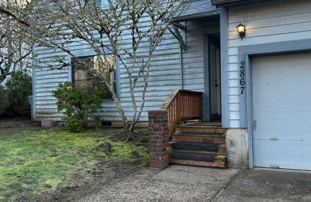 (379) Glenridge Dr. - 2 Bedroom / 1.5 Bathroom - Townhome Duplex photos photos