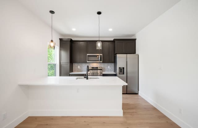 Room in 3 Bedroom Home at Princeton Ave Gallery 3
