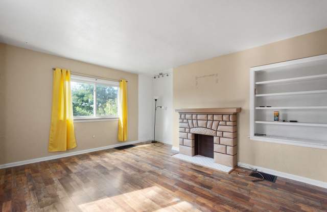 SECURE your spot TODAY and ENJOY $200 OFF the 1st 3 MONTHS of rent if signed lease by 11/12/24! SPACIOUS 3 BEDROOM, 1.5 BATH IN PITTSBURGH AVAILABLE NOW! Gallery 3