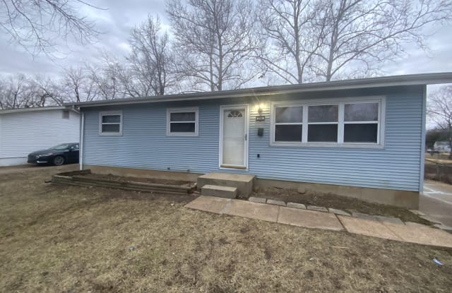 299 Meadowcrest Dr - 299 Meadowcrest Drive, Ferguson, MO 63135